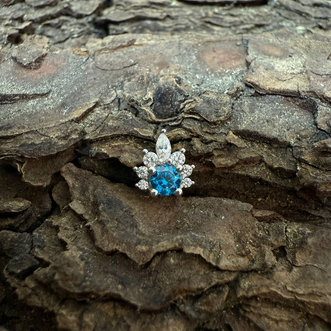 White Gold Majestic Topaz Dermal Top